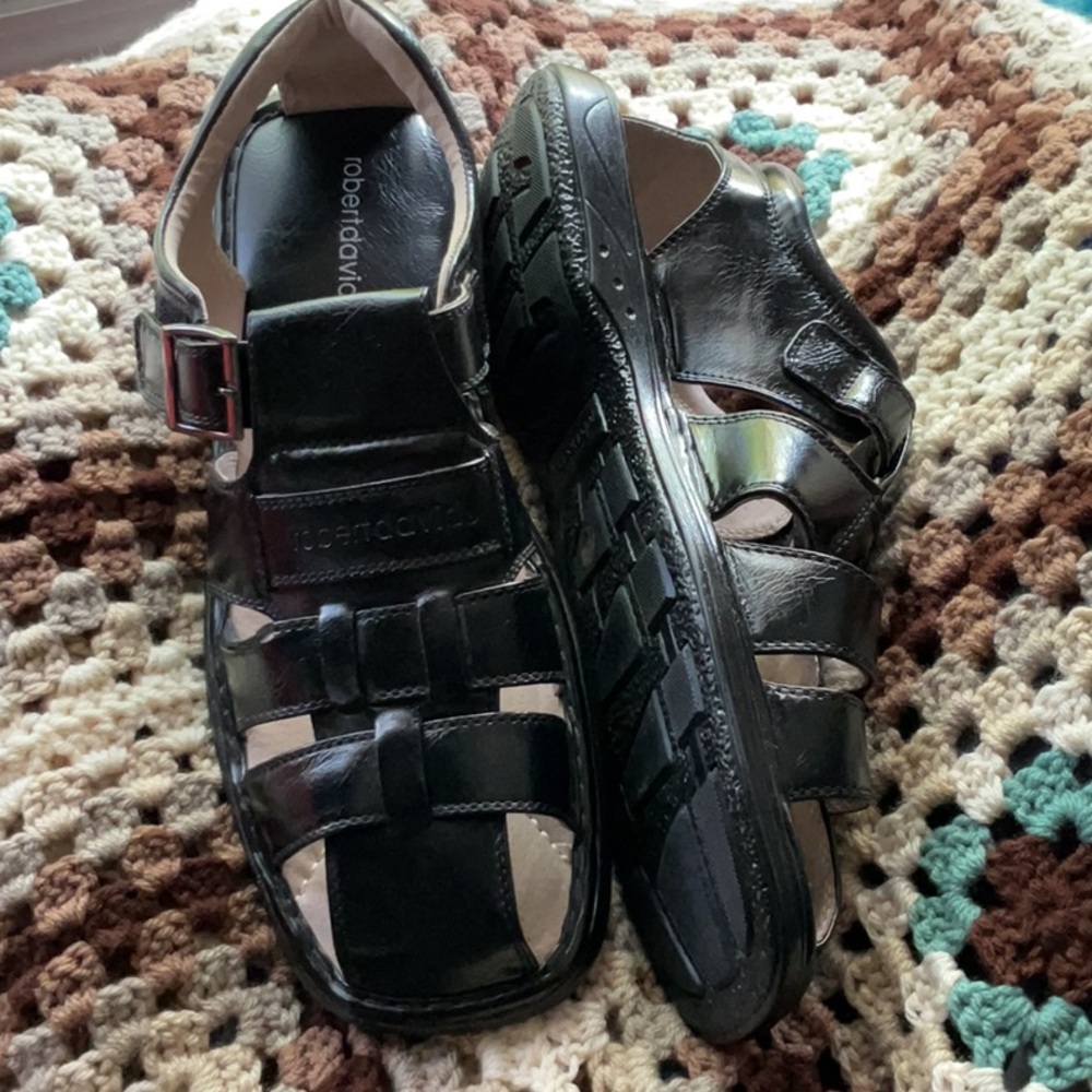 Robert David  Albany Cain Black Sandals with Cage Design and Sturdy Sole